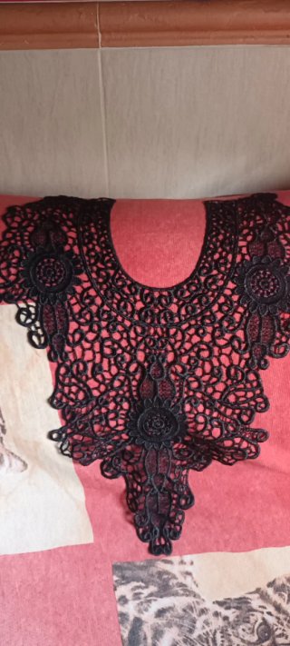 Cuello bordado negro encaje