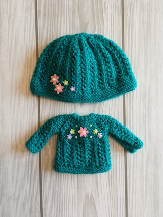 Gorro y jersey con calados en verde oscuro -Blythe