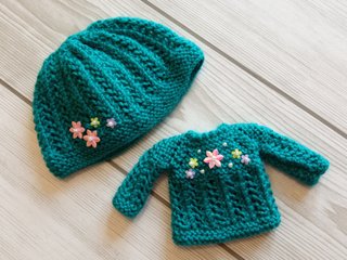 Gorro y jersey con calados en verde oscuro -Blythe
