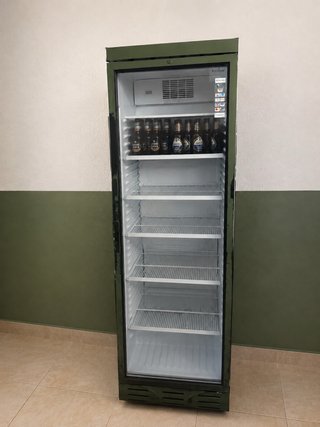 Nevera expositora bebidas