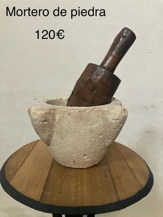 Mortero de piedra antiguo