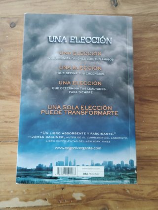 Libro Divergente - Veronica Roth NOVELA DISTÓPICA