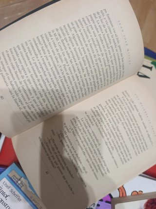 DOS Mujeres En Praga (Espasa Narrativa) (Spanis...