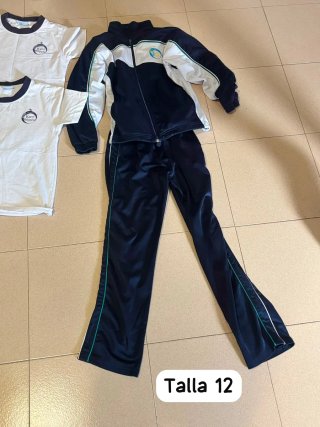 Uniformes Escolares Karol Wojtyla varias tallas.