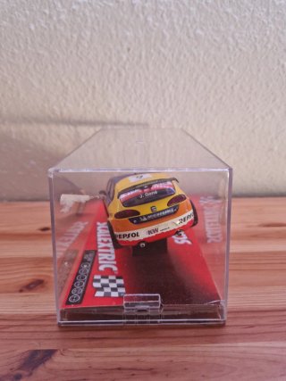 Scalextric SEAT León WTCC Jordi Gené Red Bull