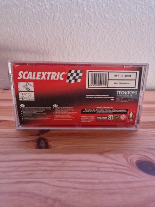 Scalextric SEAT León WTCC Jordi Gené Red Bull