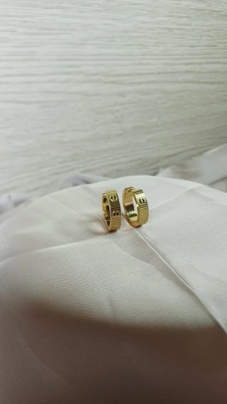 Pendientes LOVE Vintage Chapado Oro 18k