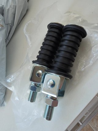 Estriberas universales para moto
