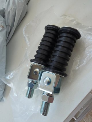 Estriberas universales para moto