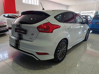 Ford Focus STline, Carplay, Navi, 6 vel, cámara..