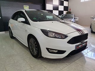 Ford Focus STline, Carplay, Navi, 6 vel, cámara..