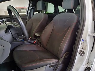 Ford Focus STline, Carplay, Navi, 6 vel, cámara..