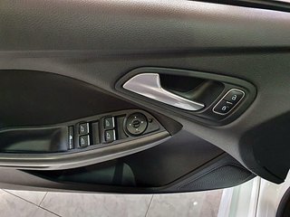 Ford Focus STline, Carplay, Navi, 6 vel, cámara..