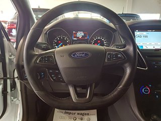 Ford Focus STline, Carplay, Navi, 6 vel, cámara..