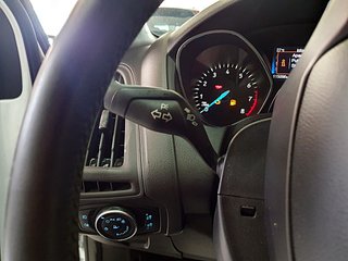 Ford Focus STline, Carplay, Navi, 6 vel, cámara..