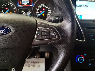 Ford Focus STline, Carplay, Navi, 6 vel, cámara..