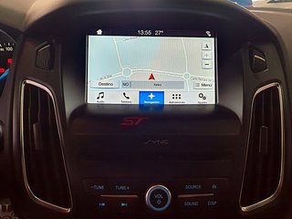 Ford Focus STline, Carplay, Navi, 6 vel, cámara..