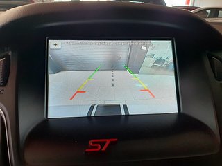 Ford Focus STline, Carplay, Navi, 6 vel, cámara..