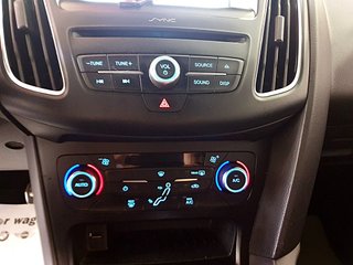 Ford Focus STline, Carplay, Navi, 6 vel, cámara..