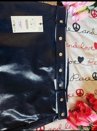 Falda Zara efecto piel azul talla L