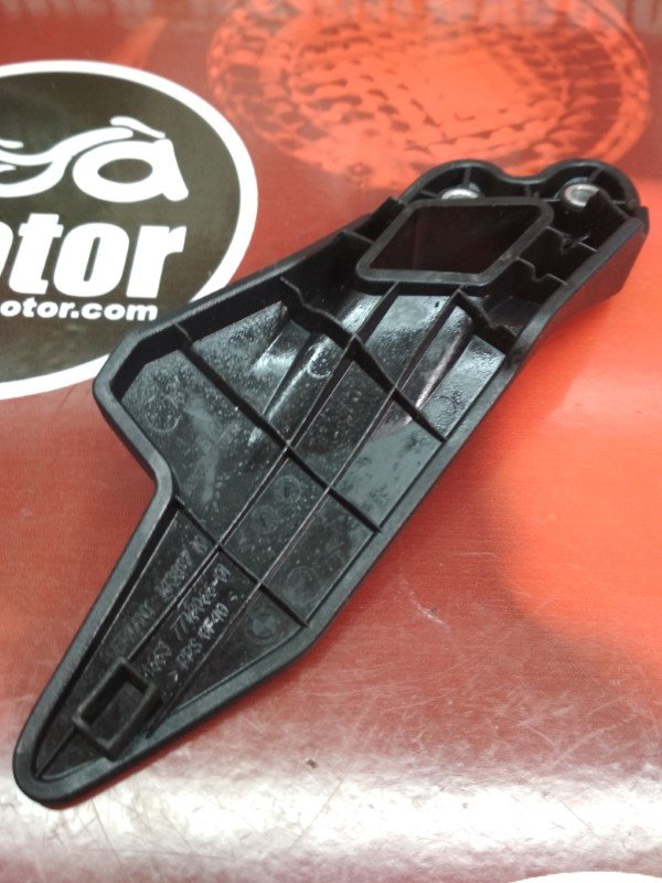 Protector de calor BMW 46637716066