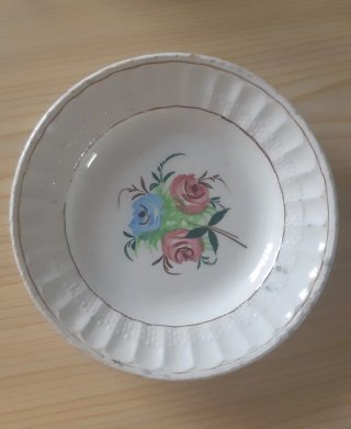 Plato antiguo siglo XIX flores