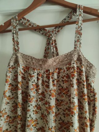 Vestido largo floral beige y naranja