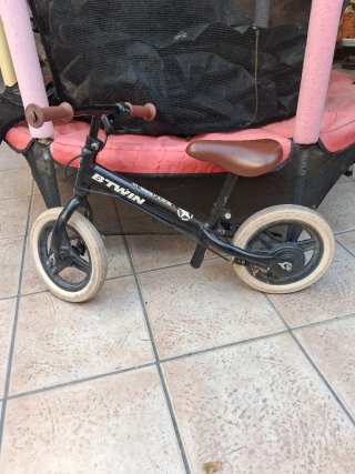 Bicicleta B'Twin sin pedales