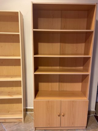 Estantería de madera color beige/marrón