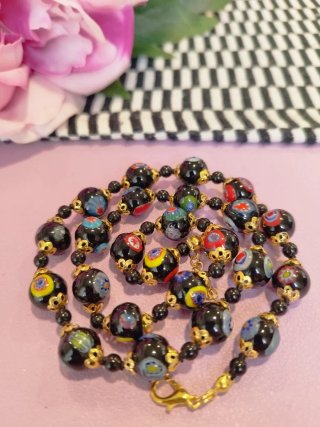 Collana con murrine base Nera e fiori colorati