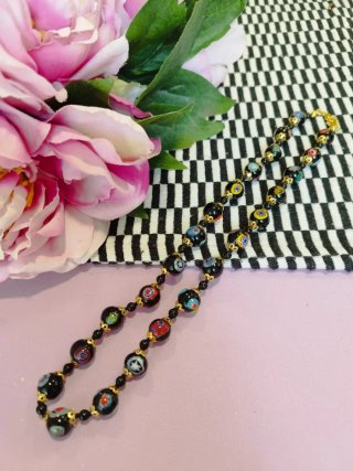 Collana con murrine base Nera e fiori colorati