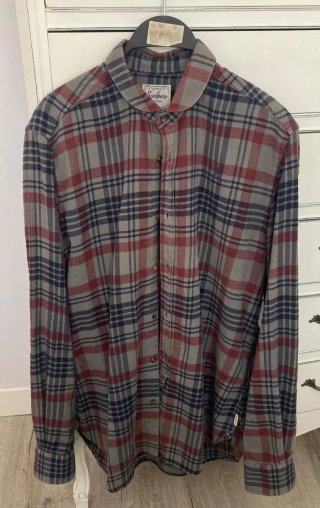 Camisa Scalpers cuadros gris y rojo Talla 39