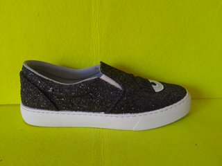 Zapatos Chiara Ferragni negros con ojos
