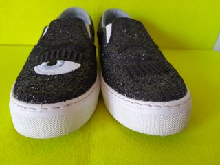 Zapatos Chiara Ferragni negros con ojos