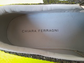 Zapatos Chiara Ferragni negros con ojos