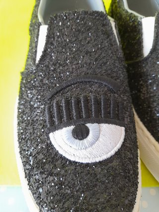 Zapatos Chiara Ferragni negros con ojos