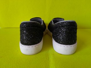 Zapatos Chiara Ferragni negros con ojos
