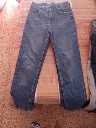 Pantalones blancos rotos chica