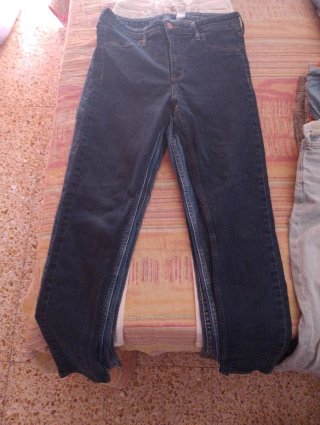 Pantalones blancos rotos chica