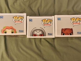 Lote 3 Funkos DC: Peacemaker, Flash, Poison Ivy