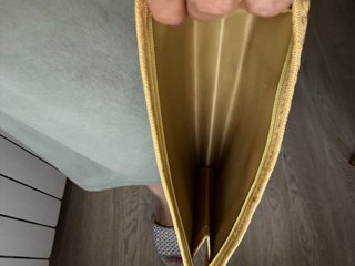 Neceser pequeño dorado con logo