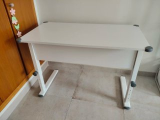 Mesa estudio abatible patas regulables