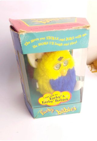 Furby bebé Primary en caja con instrucciones