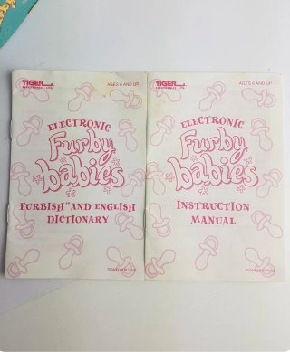 Furby bebé Primary en caja con instrucciones
