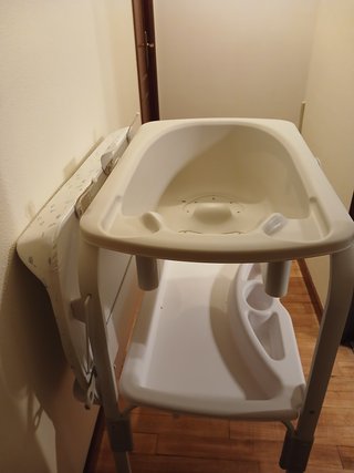 Cambiador y bañera Jané