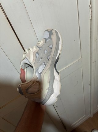 Tênis Asics Gel NYC Prata e Branco