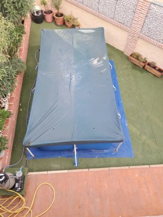 Piscina, depuradora, limpiafondos y depósito cloro