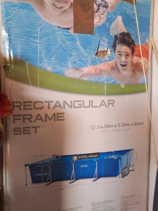 Piscina, depuradora, limpiafondos y depósito cloro