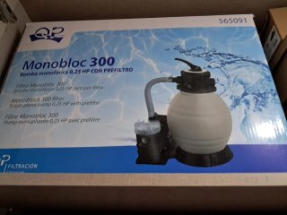 Piscina, depuradora, limpiafondos y depósito cloro