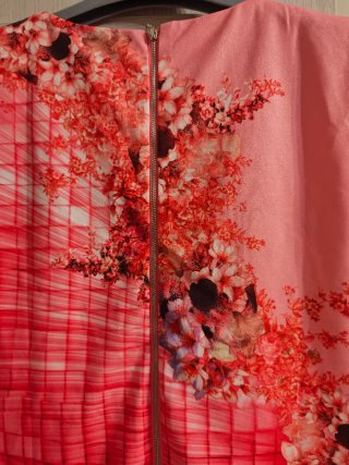Vestido estampado floral rosa y rojo